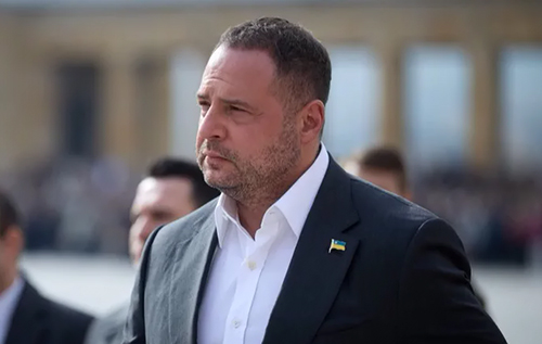 Журналісти знайшли Єрмака: він не на фронті. ВІДЕО