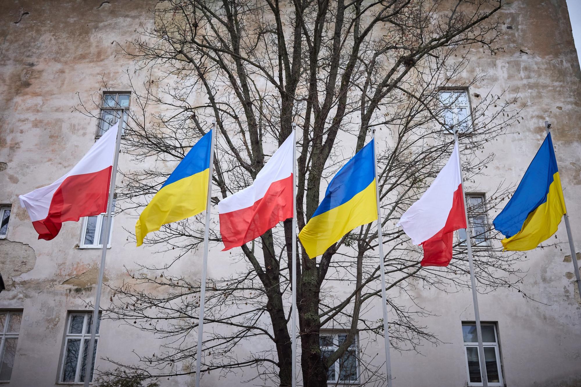 У Польщі спростували інформацію про припинення військової допомоги Україні через "рік УПА" У Польщі спростували інформацію про припинення військової допомоги Україні через "рік УПА"