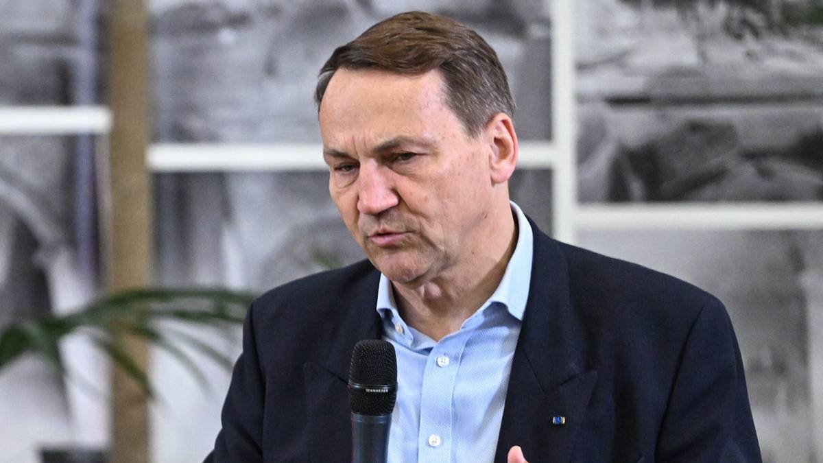 Сікорський нагадав, що Путін обіцяв ЦРУ не вторгатися в Україну Сікорський нагадав, що Путін обіцяв ЦРУ не вторгатися в Україну