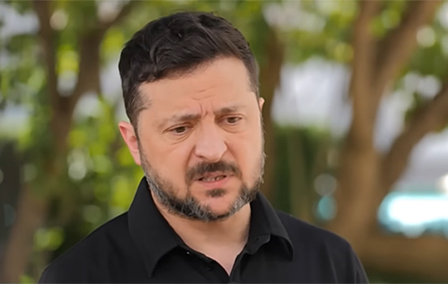 Зеленський розповів, що передувало рішенню повернути орден Навроцькому поштою