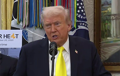 Трамп заявив, що Україна хоче перейти в наступ на фронті, та закликав Путіна припинити вбивати