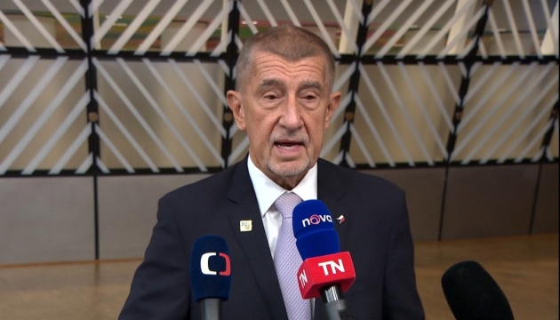 Прем'єр Чехії обурився, що Трамп "нормально розмовляє" з Путіним, а європейці "повністю відсторонені"