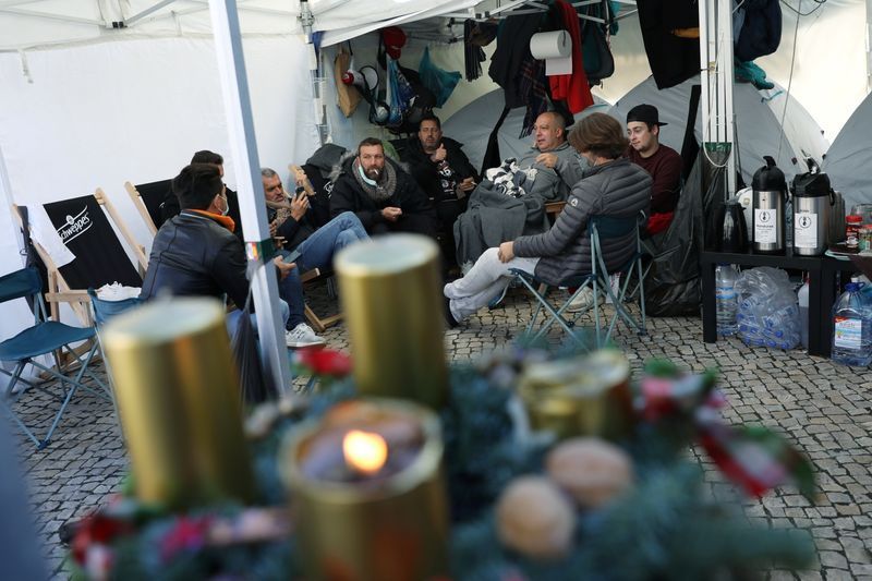 Portuguese restaurant owners stage lockdown hunger strike