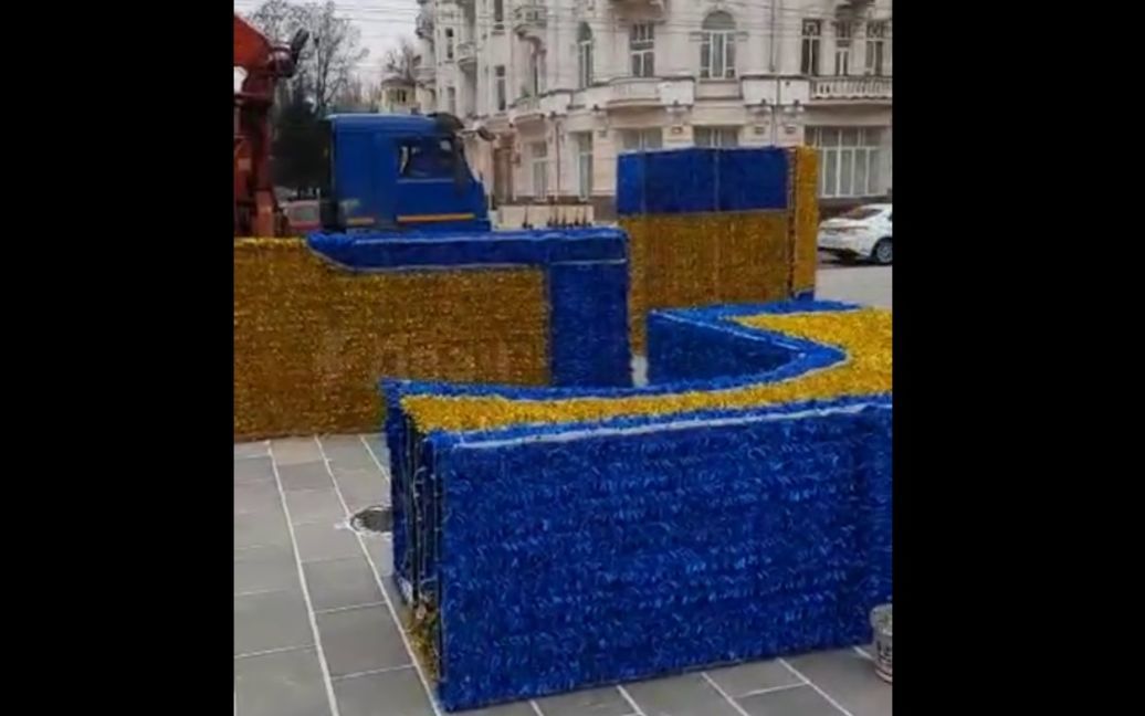 Росіянка влаштувала епічний скандал у Ростові через синьо-жовті декорації: відео