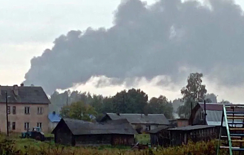 Безпілотник влучив у аеродром у Новгородській області РФ: виникла пожежа