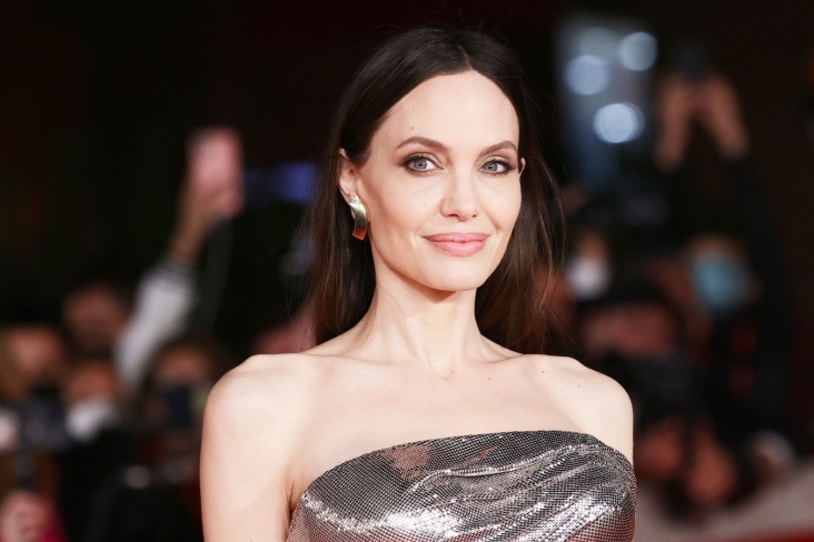 У чому секрет стилю та краси Анджеліни Джолі, якій сьогодні виповнилось 49 років