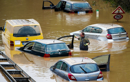 После катастрофических наводнений в Европе рынок наполнился машинами-"утопленницами". Как распознать такую