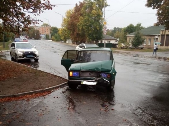 На Кіровоградщині чоловік скоїв ДТП і утік, лишивши двох дітей у розбитій машині