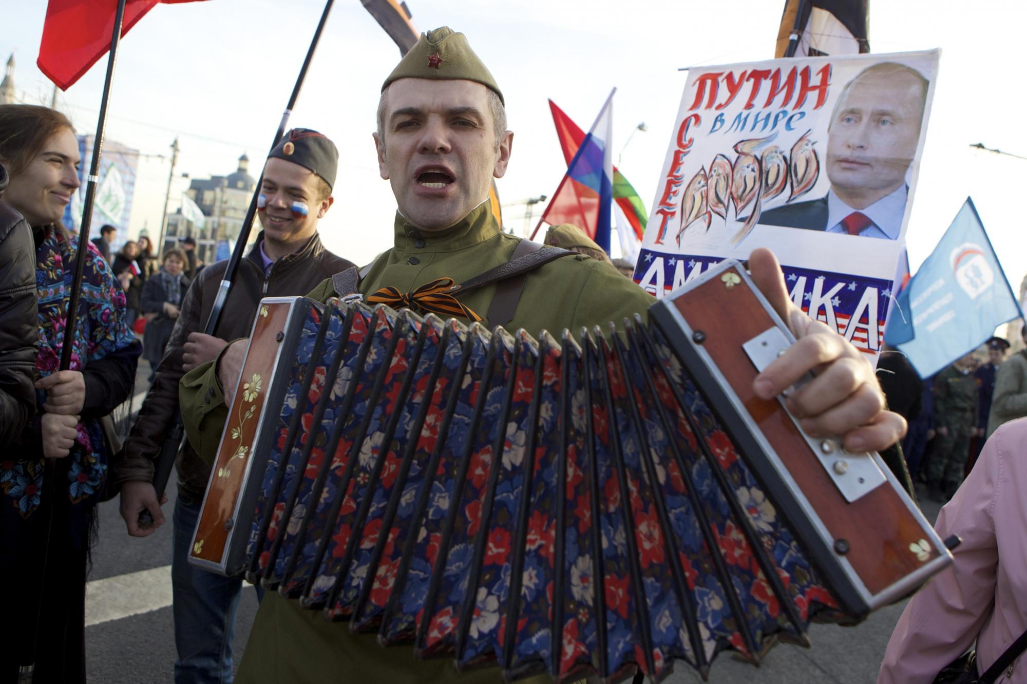 Антиукраїнські воєнні маневри Росії завжди супроваджуються допомогою проросійських граждан самої України