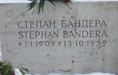 У Німеччині могилу Бандери облили невідомою речовиною