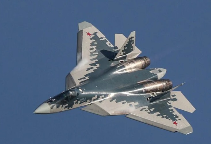 У мережі з'явились нові супутникові знімки ураженого Су-57 в Ахтубінську