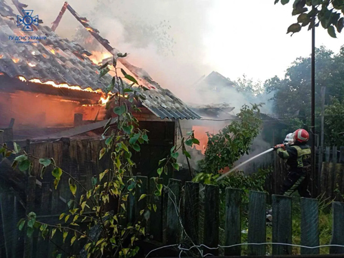 На Київщині блискавки стали причиною кількох пожеж у житловому секторі