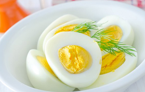 Яйца помогают сбросить вес: диетологи объяснили, как это работает