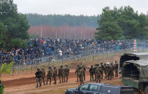 Польша усиливает границу бойцами ТРО, а Украина направляет курсантов без оружия, – Бутусов