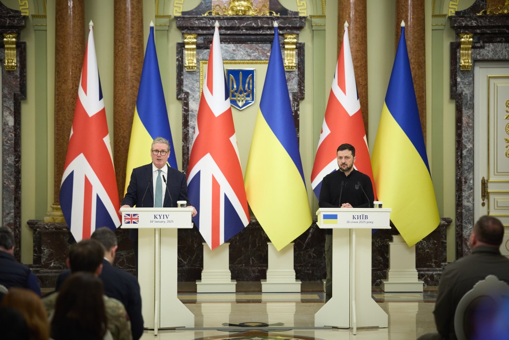Британія у співпраці зі Швецією передасть Україні 15 сучасних літаків - Стармер