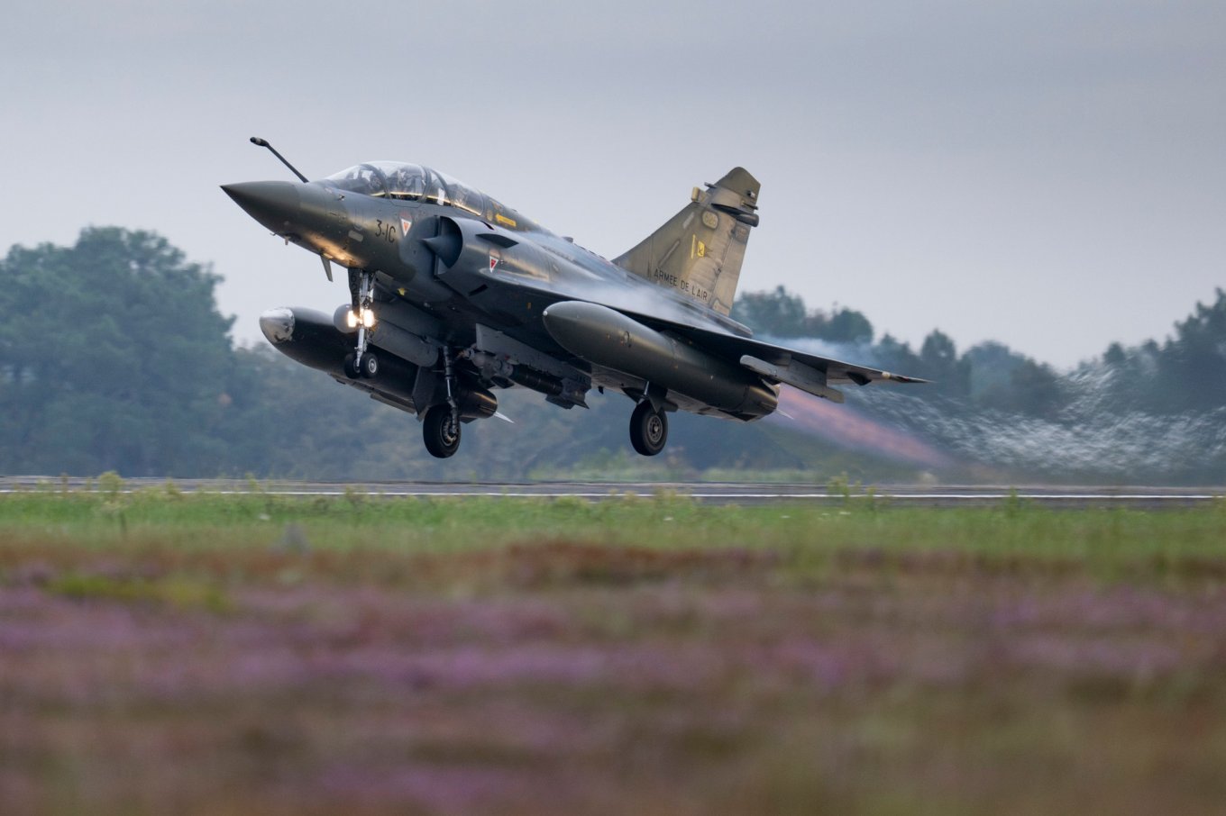 У Франції під час навчального польоту розбився винищувач Mirage: є загиблий У Франції під час навчального польоту розбився винищувач Mirage: є загиблий