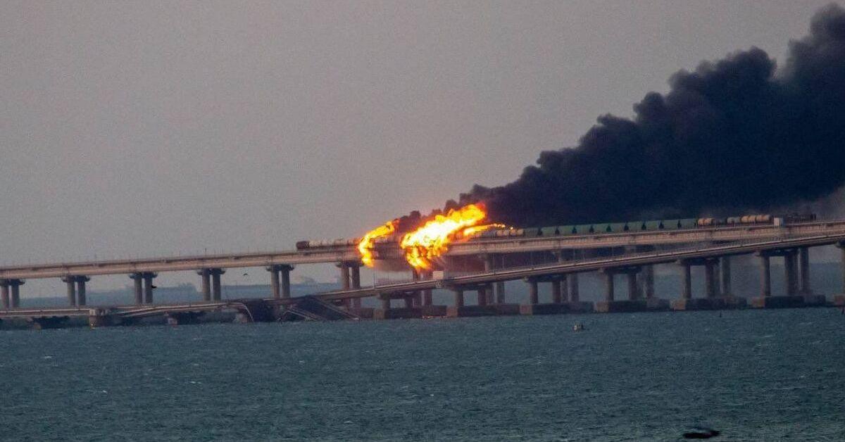 У Росії до довічного увʼязнення засудили вісьмох людей, яких звинувачують у вибуху на Кримському мосту у 2022 році У Росії до довічного увʼязнення засудили вісьмох людей, яких звинувачують у вибуху на Кримському мосту у 2022 році