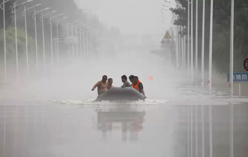 Сильні дощі та потужний землетрус: у Китаї загинуло щонайменше 10 людей, зруйновано 126 будівель