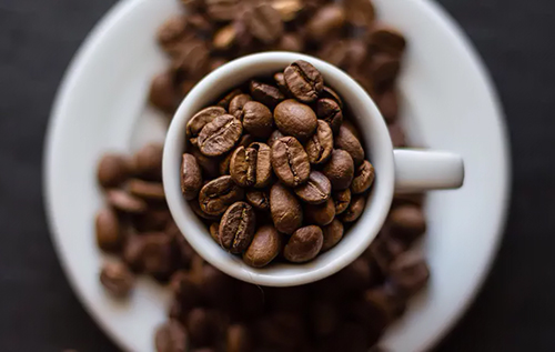 Напій для бадьорості та схуднення: скільки кави слід вживати щодня