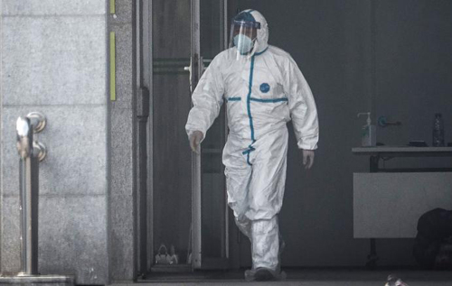 CNN: У Китаї шукають «супер-поширювача» коронавірусу, який заразив 14 медиків