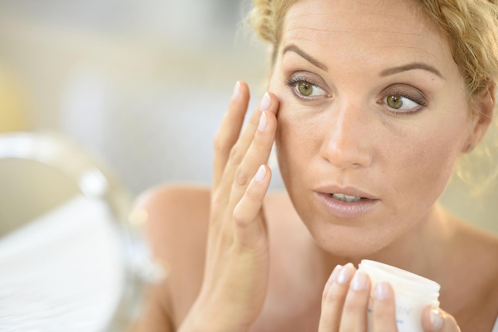 Як правильно вибирати антивікові креми для обличчя?