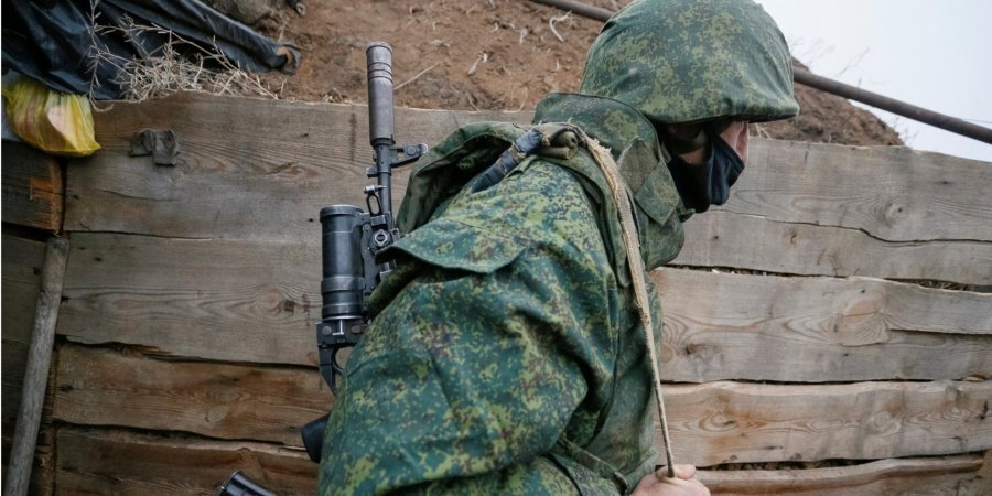 На Донбасі затримали бойовика у російській формі: рухався через лінію зіткнення у стані сильного наркотичного сп’яніння