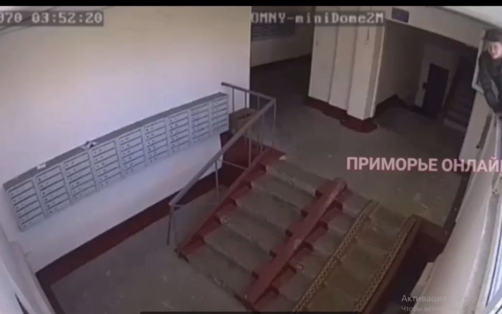 У Росії військоми лізуть у кватирки в будинках, щоб вручити повістки. ВІДЕО