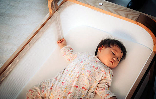 В США создали "умную" детскую кроватку для лучшего сна ребенка