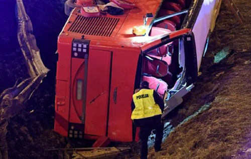 У Польщі рейсовий автобус врізався у відбійник, загинули шість українців