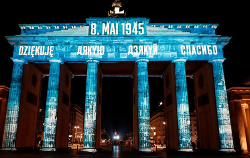 В Берлине освободителей Германии от фашизма поблагодарили на их родных языках. В том числе и на украинском