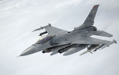 "Кабінетні критики чекають на подвиг ЗСУ, на який жодна армія НАТО навіть не пішла б", – CNN про необхідність F-16 для України