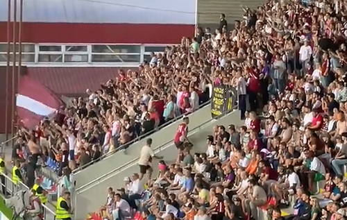 Уболівальники на матчі відбору Євро-2024 заспівали відомий хіт про Путіна. ВІДЕО