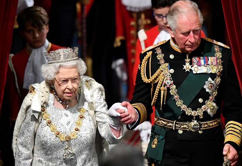 "Коли доживете до 95, буде не так легко, як раніше", – принц Чарльз відповів на запитання про здоров'я королеви Єлизавети