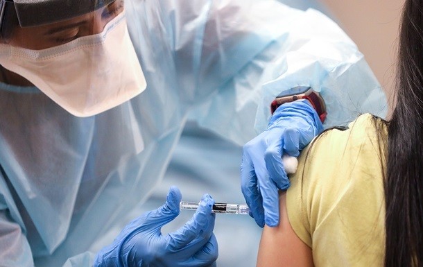 У МОЗ заявили про готовність вакцинувати від коронавірусу до чотирьох мільйонів українців на місяць   