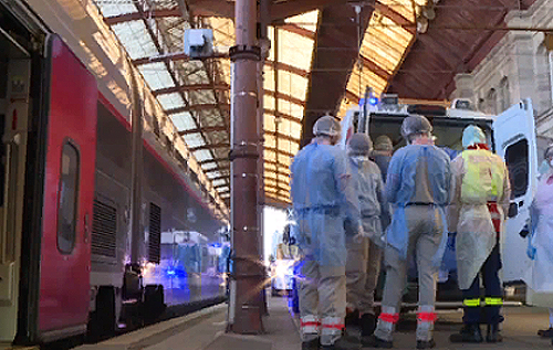 Франция эвакуирует больных с коронавирусом на скоростных "поездах-госпиталях". ВИДЕО
