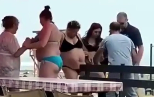 Андрющенко показав, як на пляжі росіянка перетворилася на "Халка". ВІДЕО