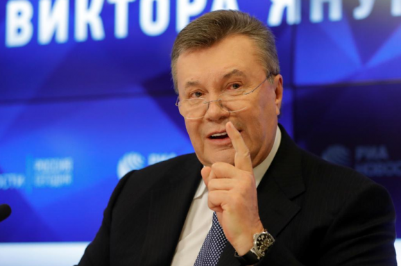 Януковичу і двом екс-міністрам оборони повідомили про підозру у держзраді