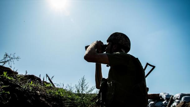 Доба на фронті: ворог сім разів порушував режим тиші, поранено одного захисника України
