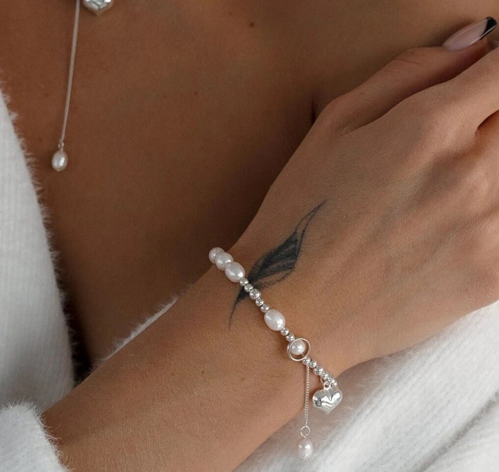 Ювелірні вироби: яку прикрасу подарувати дівчині на річницю і не зіпсувати момент