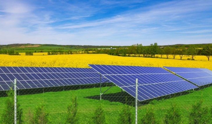 Устаткування для сонячних електростанцій – які комплектуючі використовуються?