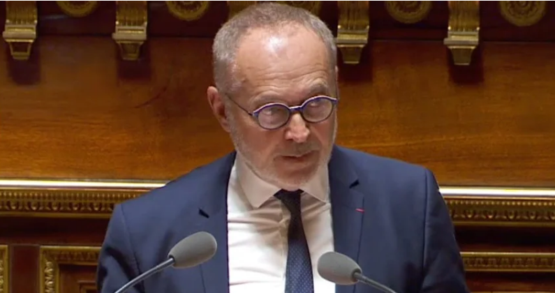 У Франції 66-річного сенатора звинуватили у спробі накачати наркотиками і зґвалтувати свою колегу