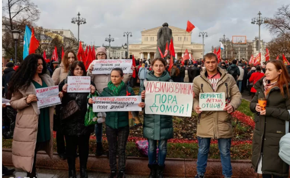 У Росії збунтувалися дружини "мобіків", які вимагають повернення чоловіків з "СВО": їх намагаються залякати