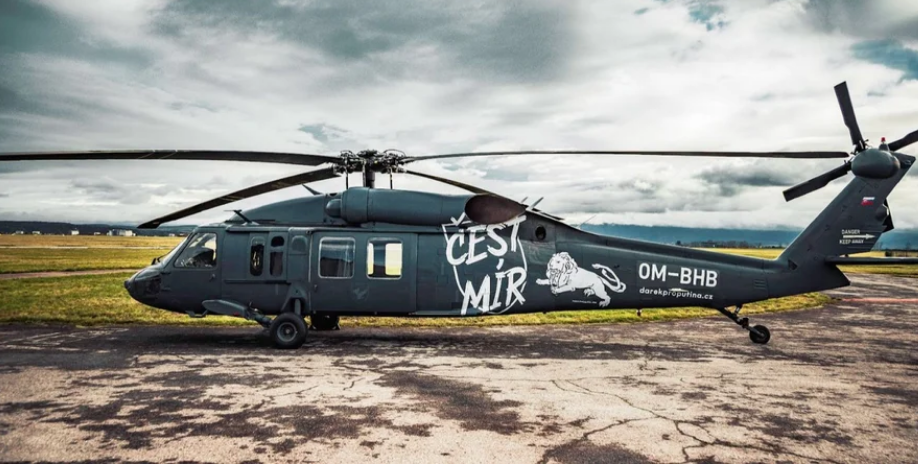 Чехи та словаки за тиждень зібрали 400 тисяч євро на гелікоптер Black Hawk для України