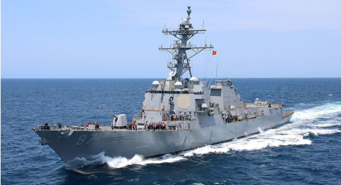 Хусити запустили ракети по кораблю США, який звільнив танкер у берегів Ємена