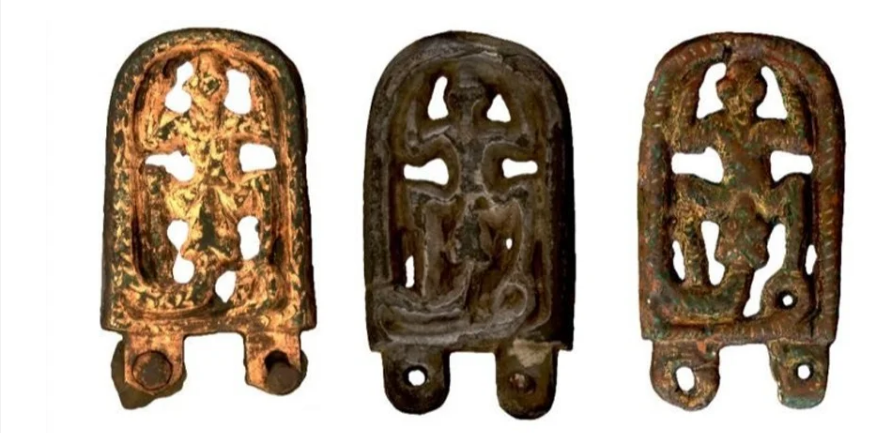 Знайдена археологами в Чехії середньовічна пряжка з жабою виявилася язичницьким символом. ФОТО