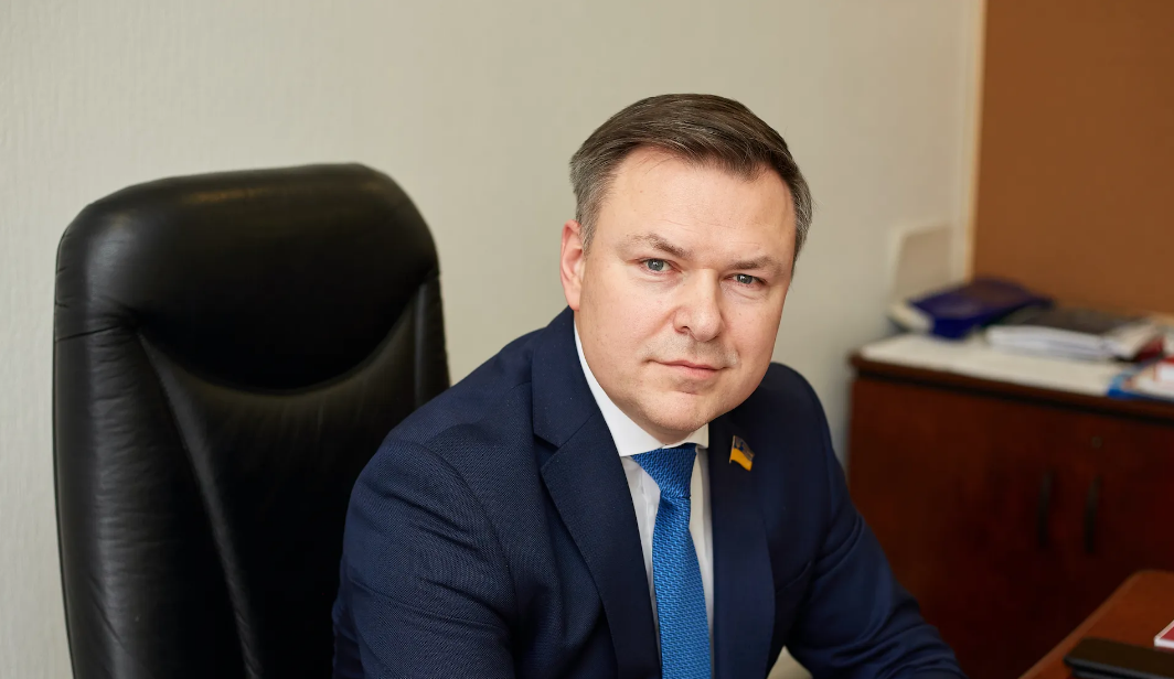 Глава оборонного комітету Ради пояснив падіння обсягів військової допомоги Україні