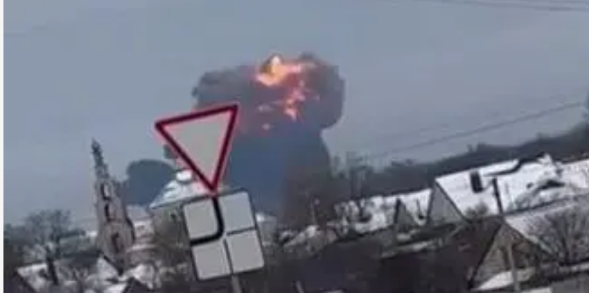 У Росії розбився військовий літак ІЛ-76. Москва каже, що везли українських полонених на обмін