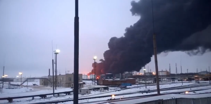 У Рязані безпілотники атакували нафтозавод. Виникла пожежа