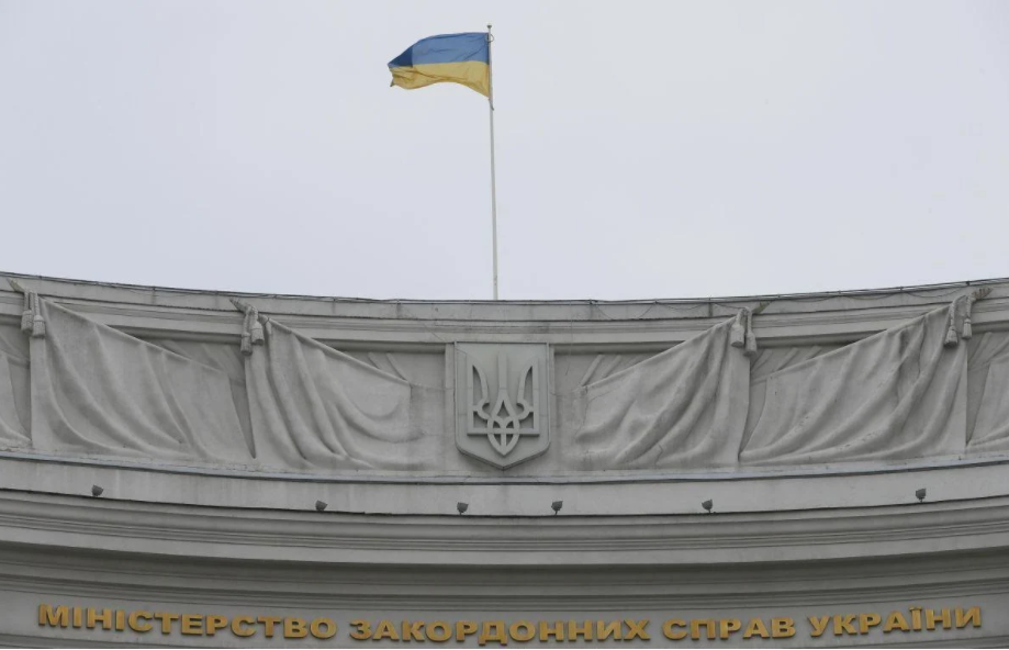 Переговори України і Росії: Київ відповів на вигадку Лаврова щодо Криму і Донбасу