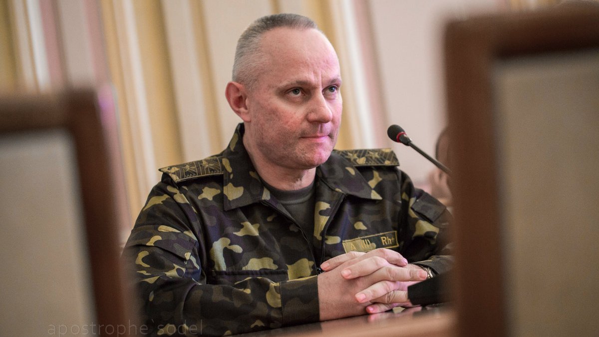 В краіні, де іде війна, один з  найвищих військово-політичних керівників не виконує накази, – Михайло Макарук